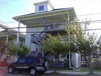 WILDWOOD CREST RENTAL at 104 EAST HEATHER ROAD - Two bedroom, one bath condo located in Wildwood Crest. Unit offers a kitchen with range, fridge, microwave, coffeemaker, blender, toaster and coffeemaker. Amenities include window a/c, common laundry room, balcony, and outside shower. Sleeps 6; 2 full beds and sleep sofa.