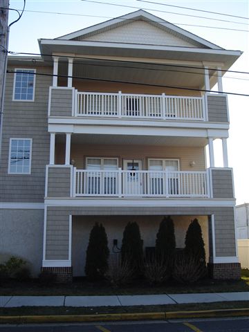 Wildwood Summer Rentals - North Wildwood Summer Rentals - Wildwood Crest Summer Rentals - Rent in Wildwood, North Wildwood and Wildwood Crest for weekly, monthly, seasonal and weekend vacation rentals plus real estate information for buying, and selling homes, condos, vacation and investment properties in and around Wildwood, North Wildwood and Wildwood Crest plus events, attractions, restaurants, campgrounds, golfing information, accommodations and activities in this seashore area.