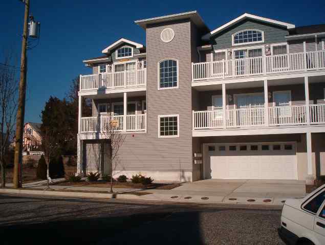 Wildwood Summer Rentals - North Wildwood Summer Rentals - Wildwood Crest Summer Rentals - Rent in Wildwood, North Wildwood and Wildwood Crest for weekly, monthly, seasonal and weekend vacation rentals plus real estate information for buying, and selling homes, condos, vacation and investment properties in and around Wildwood, North Wildwood and Wildwood Crest plus events, attractions, restaurants, campgrounds, golfing information, accommodations and activities in this seashore area.