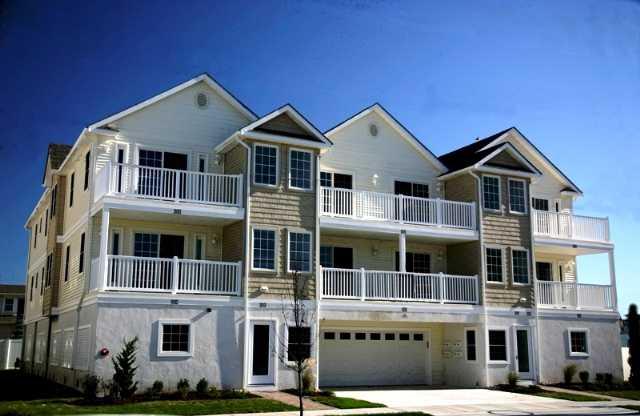 Wildwood Summer Rentals - North Wildwood Summer Rentals - Wildwood Crest Summer Rentals - Rent in Wildwood, North Wildwood and Wildwood Crest for weekly, monthly, seasonal and weekend vacation rentals plus real estate information for buying, and selling homes, condos, vacation and investment properties in and around Wildwood, North Wildwood and Wildwood Crest plus events, attractions, restaurants, campgrounds, golfing information, accommodations and activities in this seashore area.