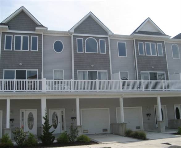 Wildwood Summer Rentals - North Wildwood Summer Rentals - Wildwood Crest Summer Rentals - Rent in Wildwood, North Wildwood and Wildwood Crest for weekly, monthly, seasonal and weekend vacation rentals plus real estate information for buying, and selling homes, condos, vacation and investment properties in and around Wildwood, North Wildwood and Wildwood Crest plus events, attractions, restaurants, campgrounds, golfing information, accommodations and activities in this seashore area.