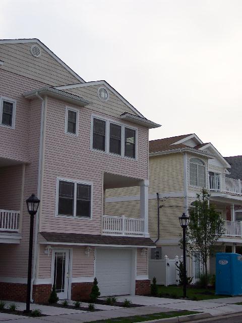 Wildwood Summer Rentals - North Wildwood Summer Rentals - Wildwood Crest Summer Rentals - Rent in Wildwood, North Wildwood and Wildwood Crest for weekly, monthly, seasonal and weekend vacation rentals plus real estate information for buying, and selling homes, condos, vacation and investment properties in and around Wildwood, North Wildwood and Wildwood Crest plus events, attractions, restaurants, campgrounds, golfing information, accommodations and activities in this seashore area.