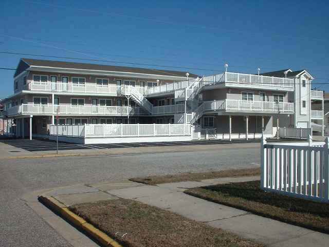 Wildwood Summer Rentals - North Wildwood Summer Rentals - Wildwood Crest Summer Rentals - Rent in Wildwood, North Wildwood and Wildwood Crest for weekly, monthly, seasonal and weekend vacation rentals plus real estate information for buying, and selling homes, condos, vacation and investment properties in and around Wildwood, North Wildwood and Wildwood Crest plus events, attractions, restaurants, campgrounds, golfing information, accommodations and activities in this seashore area.